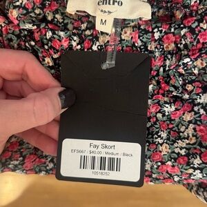 New with tag ENTRO skirt